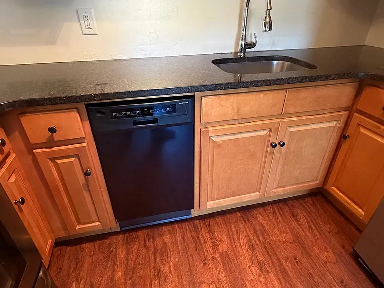 430 River Dr #2 — Photo 6