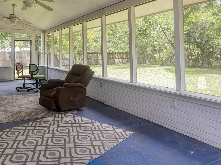 5039 Winchester Dr S — Photo 16