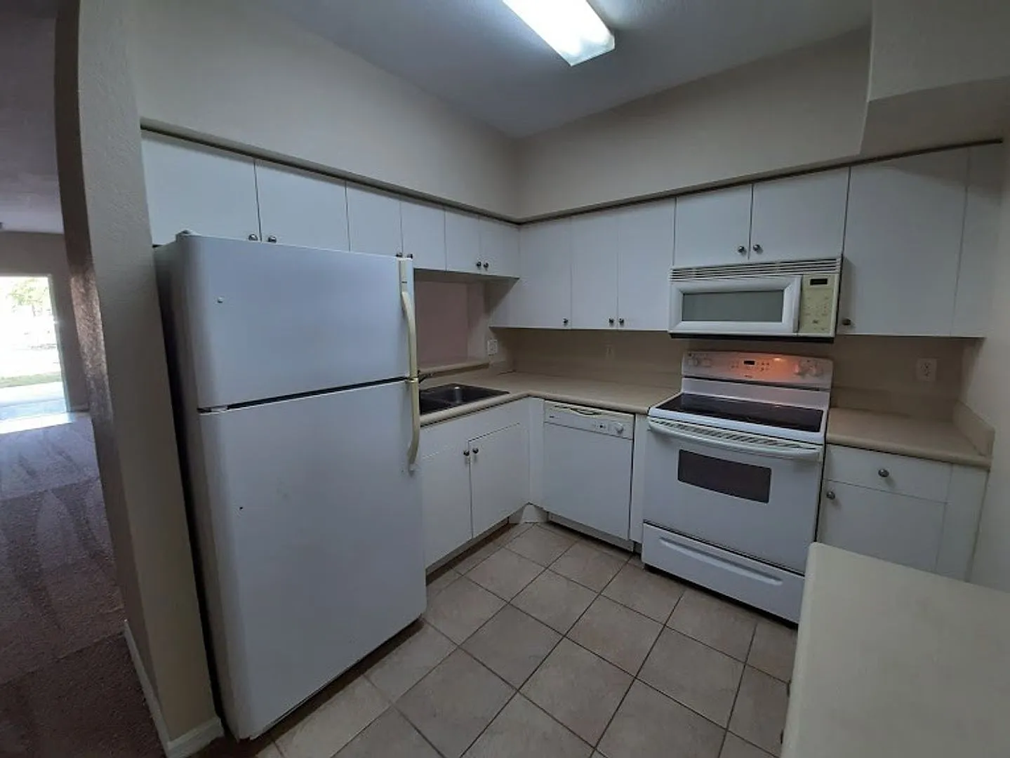 Ground floor with newer carpeting — Photo 4