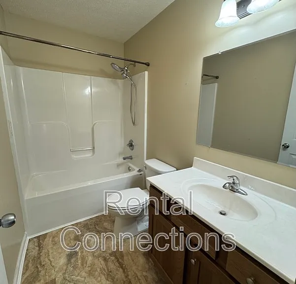 1819 Bridge St — Photo 7