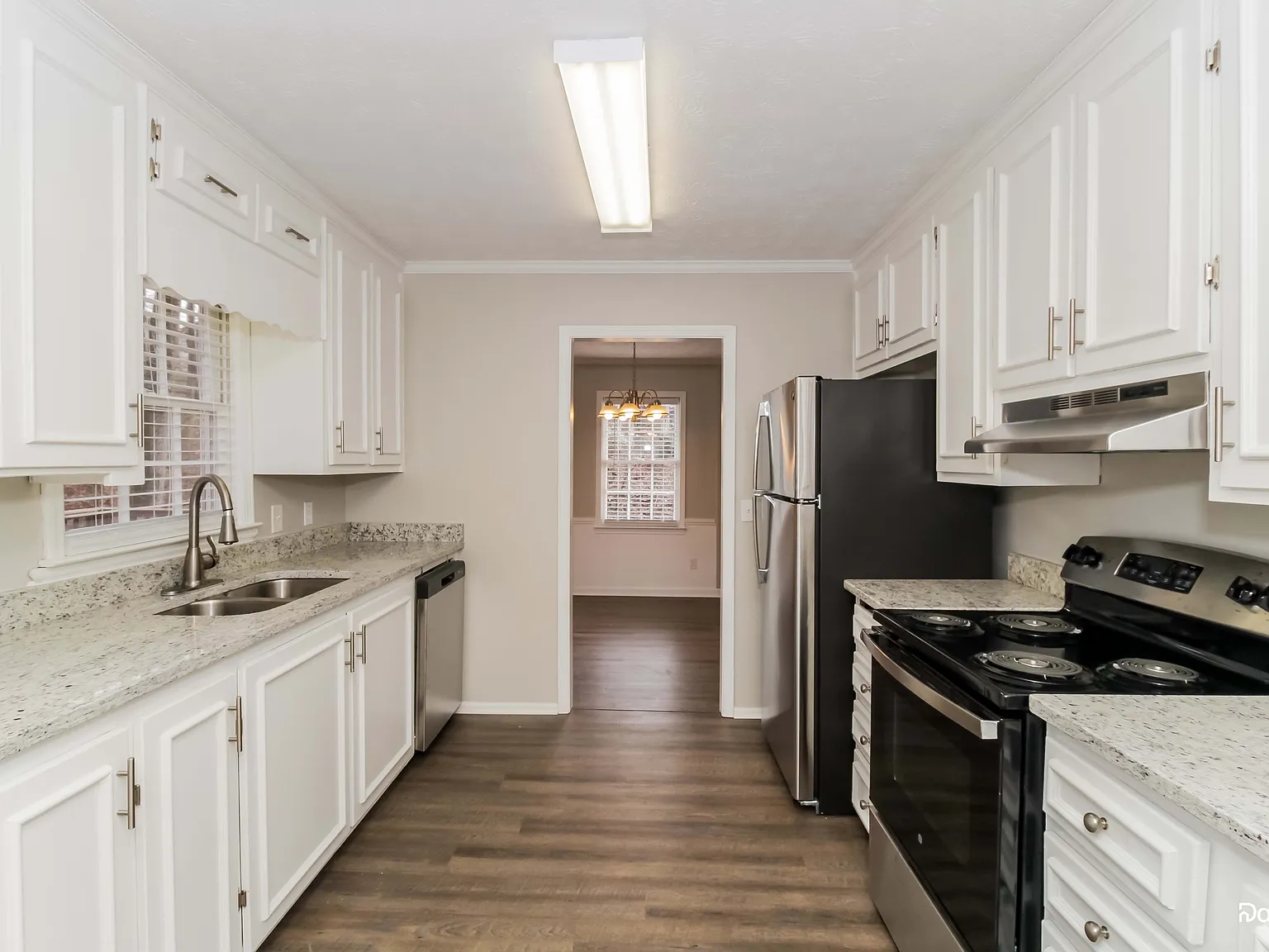 3 bed, 2.0 bath, 1592 sqft, $1,999 — Photo 2