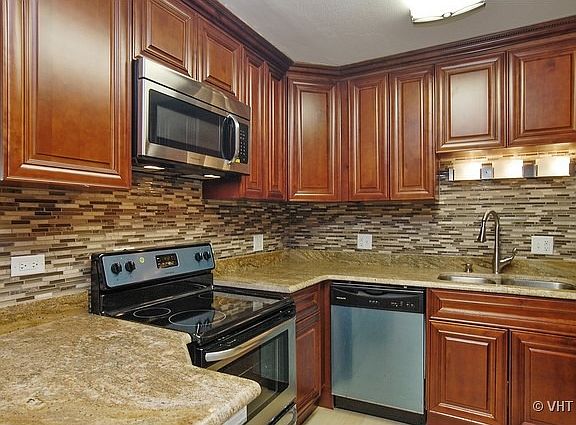 3rd image of 665 Grove Dr APT 210