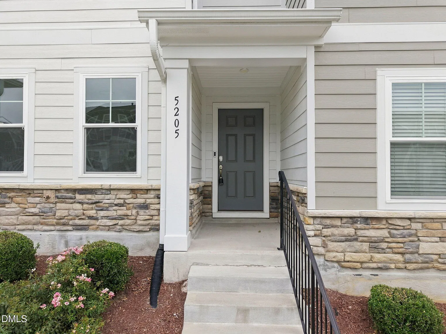 3 bed, 15.0 bath, 1825 sqft, $2,200 — Photo 2