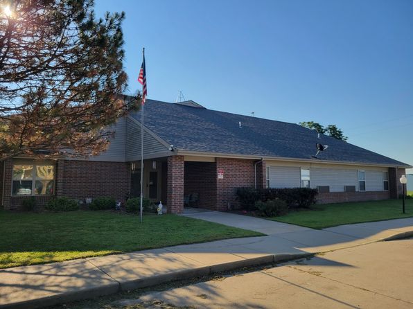 Oregon Trail Apartments, 601 E State St, Westmoreland, KS 66549
