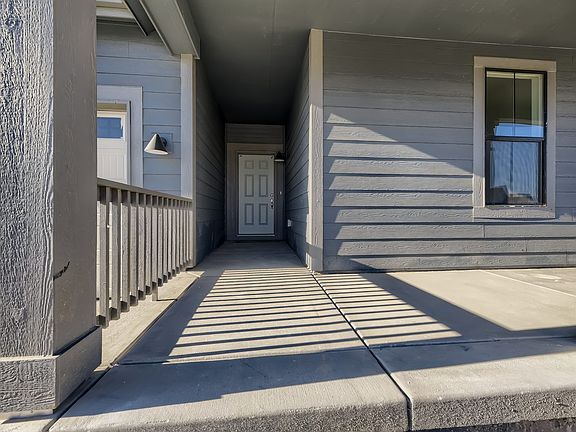 4th image of 1087 E Hopkins Dr
