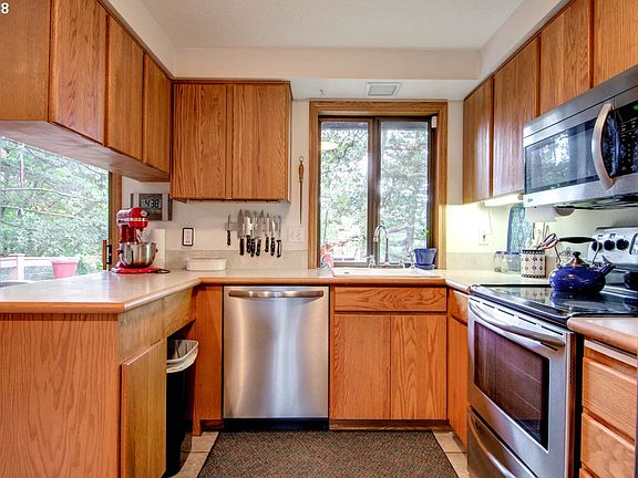 3rd image of 2038 SE Beaver Creek Ln