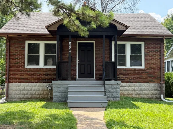 9224 Seneca Ln, Saint Louis, MO 63114