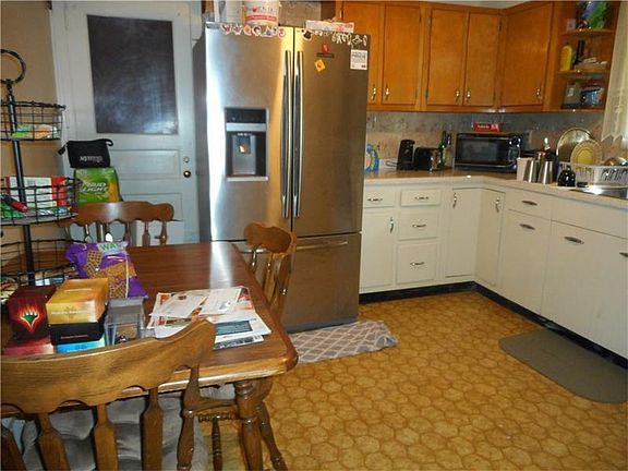 3rd image of 810 Glencairn St