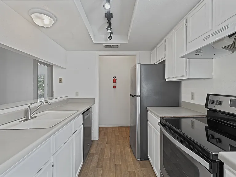 2406 Capitan Dr #D — Photo 5