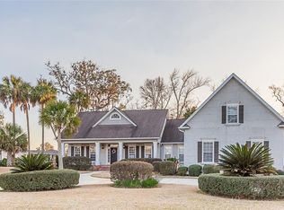 379 Oak Grove Island Dr, Brunswick, GA 31523