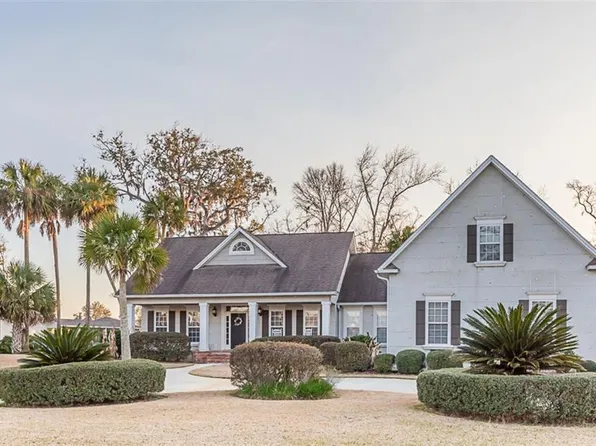 379 Oak Grove Island Dr, Brunswick, GA 31523