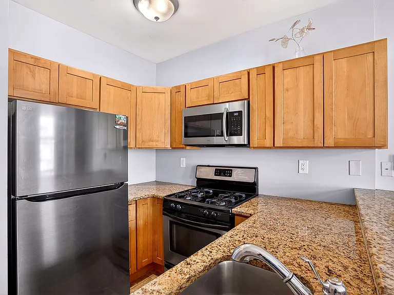 150 Van Horne St #2 — Photo 19