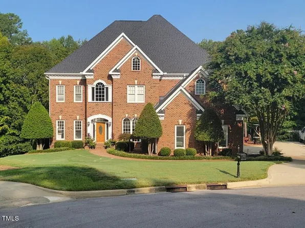 104 Hedwig Ct, Cary, NC 27518