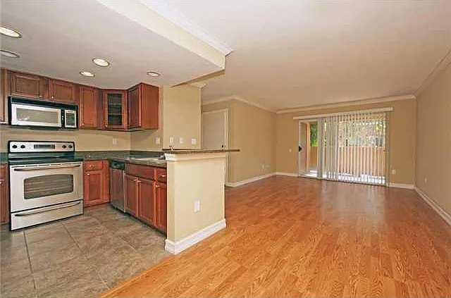 2 bed, 949 sqft, $2,600 — Photo 3