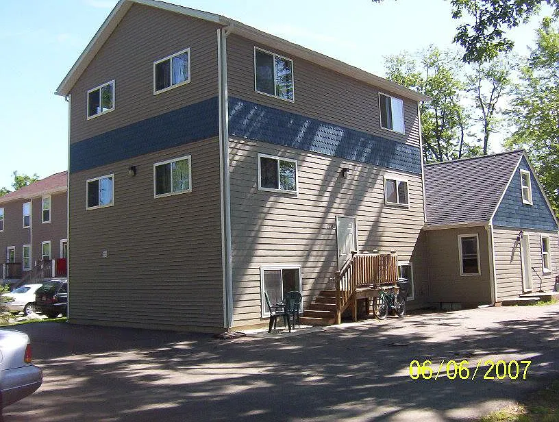 6 bed, 2500 sqft, $3,300 — Photo 2