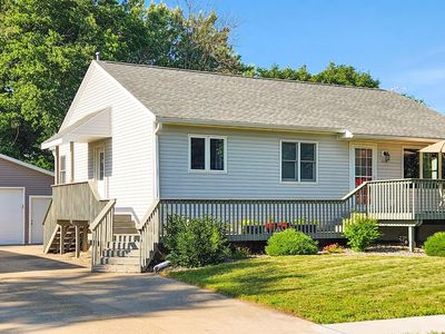 1114 Water St, New Hartford, IA, 50660