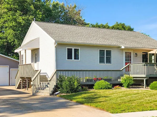 1114 Water St, New Hartford, IA 50660