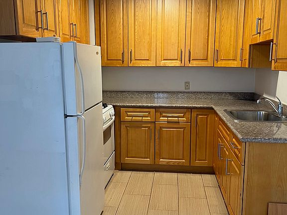 5th image of 2395 24th Ave APT 9