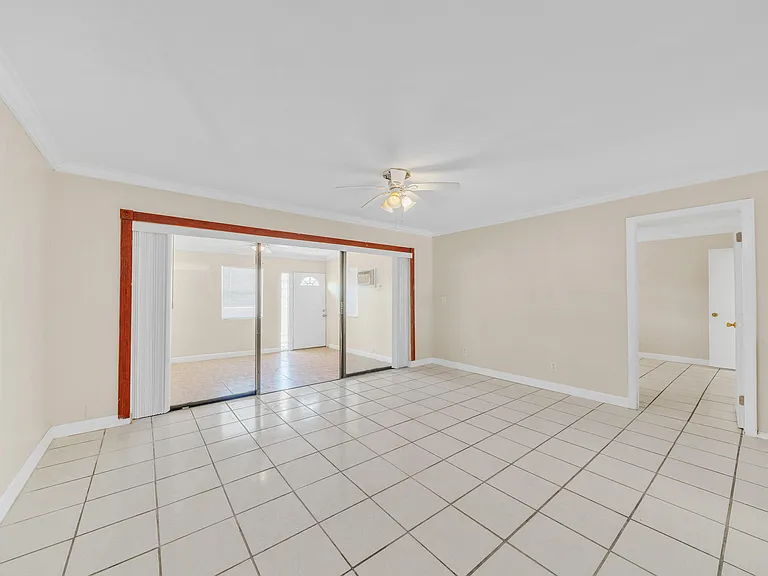 221 NW 43rd Pl — Photo 22