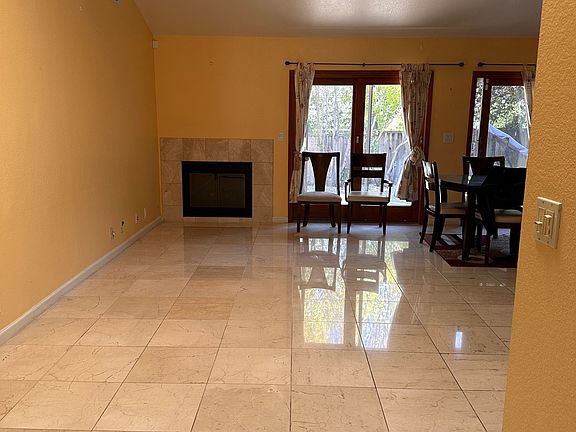 Family and Kitchen all in one Big room with Vaulted ceilings and Marble floorings