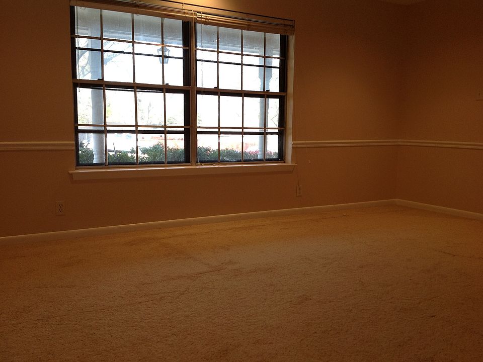 1st image of 323 Westpark Dr N