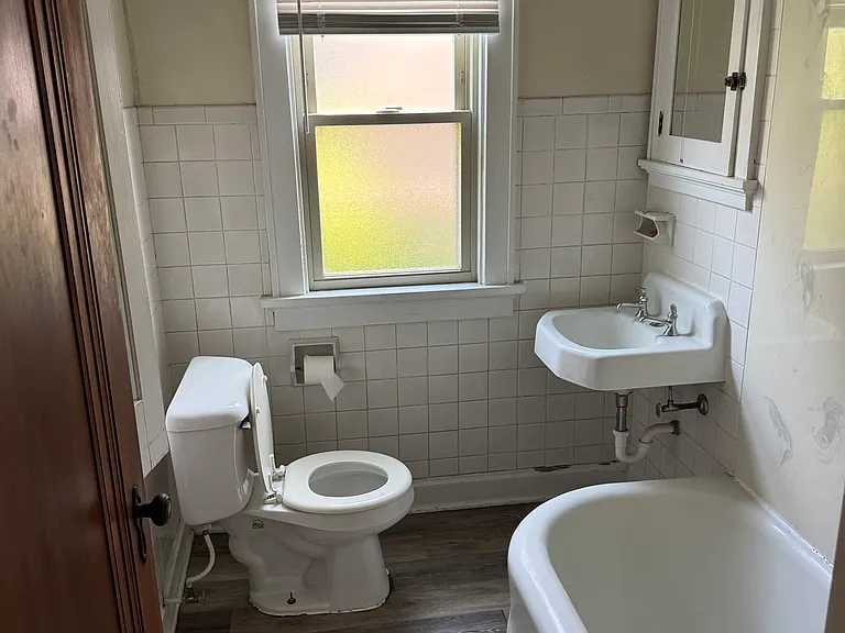 3262 Indianola Ave #D — Photo 10