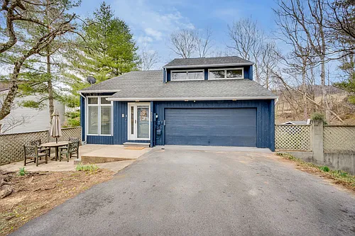 5009 Emerald Dr Photo 1