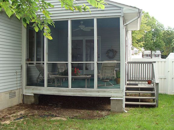 Screened-in-Porch