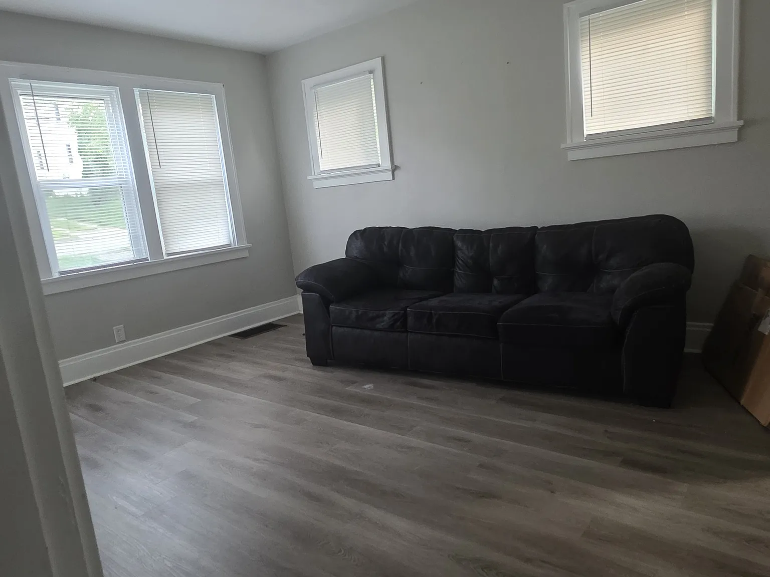 3 bed, 1300 sqft, $1,600 — Photo 2