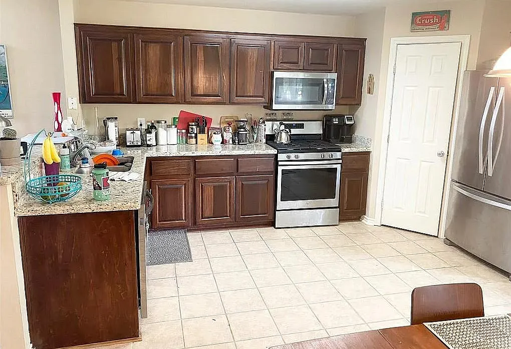 4 bed, 4.5 bath, 1590 sqft, $3,500 — Photo 3