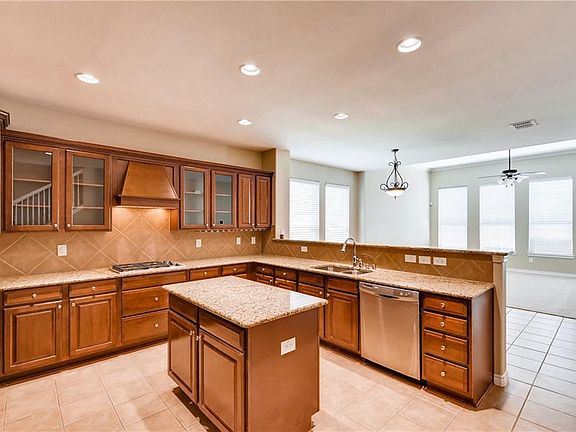 5th image of 1112 Annalea Cove Dr