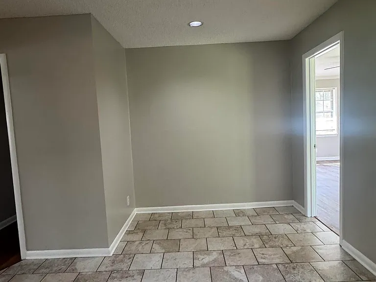 200 Curtis Cir SE — Photo 3
