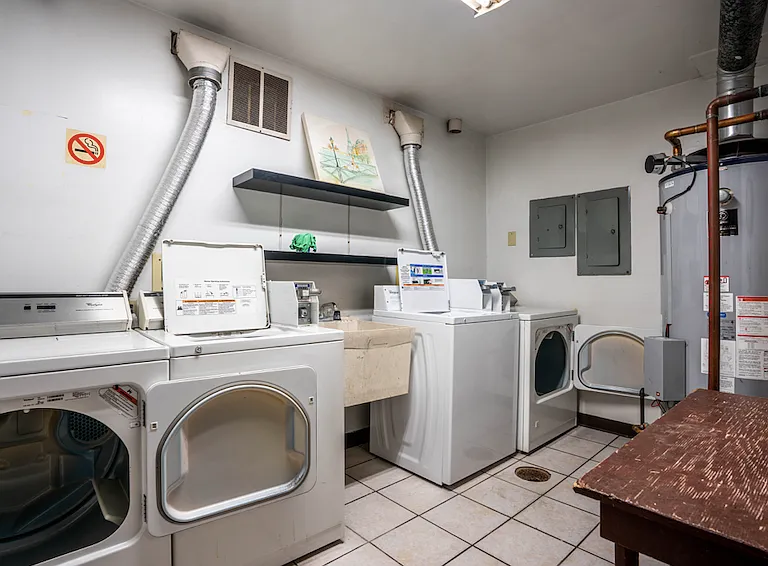 949 E Joliet St #7 — Photo 8