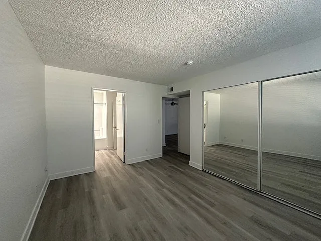 Chateau Woodley Hart Apartments — Photo 4