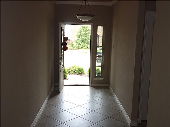 2nd image of 1400 Castle Creek Dr