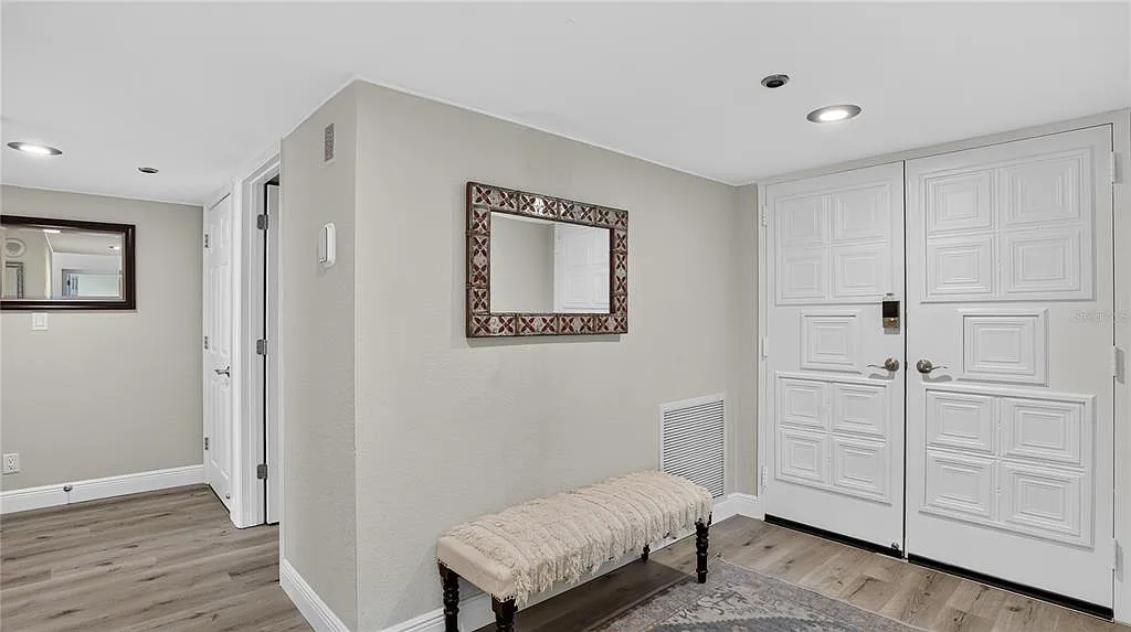 2 bed, 2.0 bath, 1619 sqft, $5,000 — Photo 3