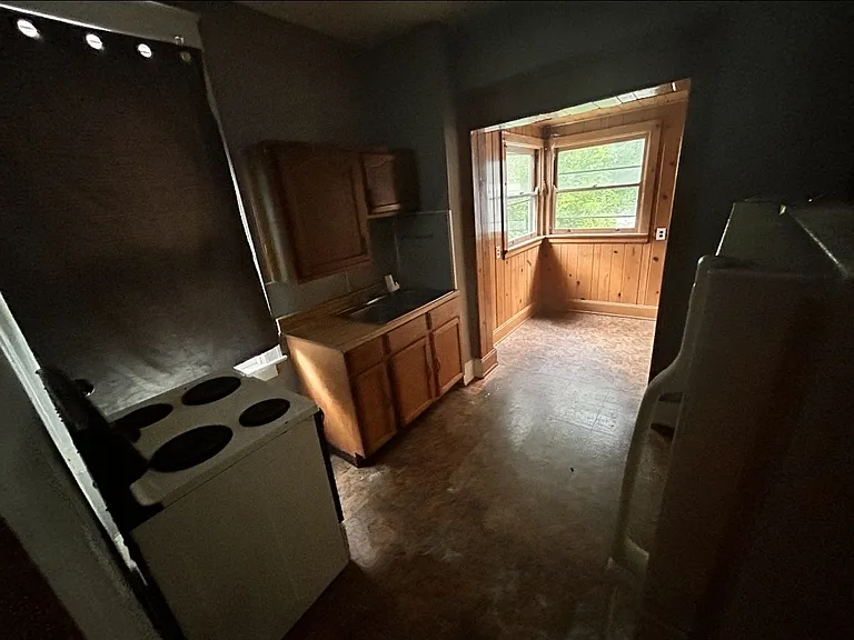 3480 Vine St — Photo 2