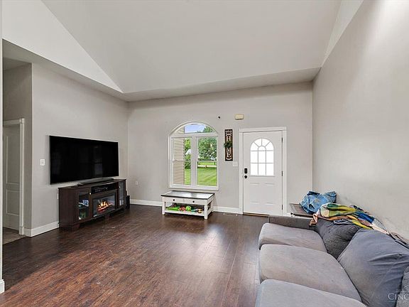 3rd image of 277 Symmes Rd