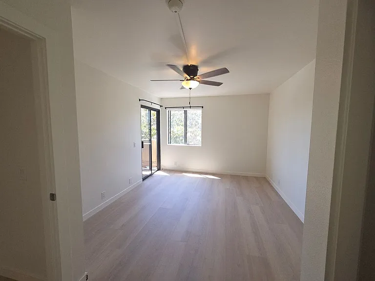 2343 E 17th St #201 — Photo 6