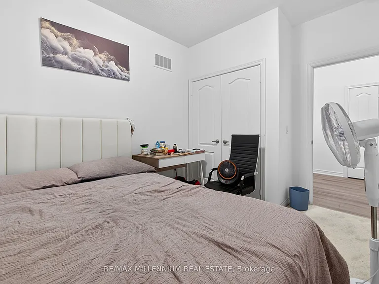 505 Dundas St E — Photo 37