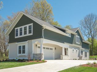 930 Park Way, Delafield, WI 53018