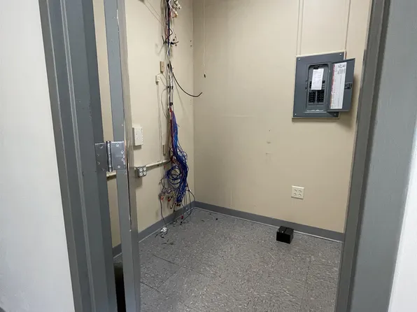 987 Broadway image 10 of 14