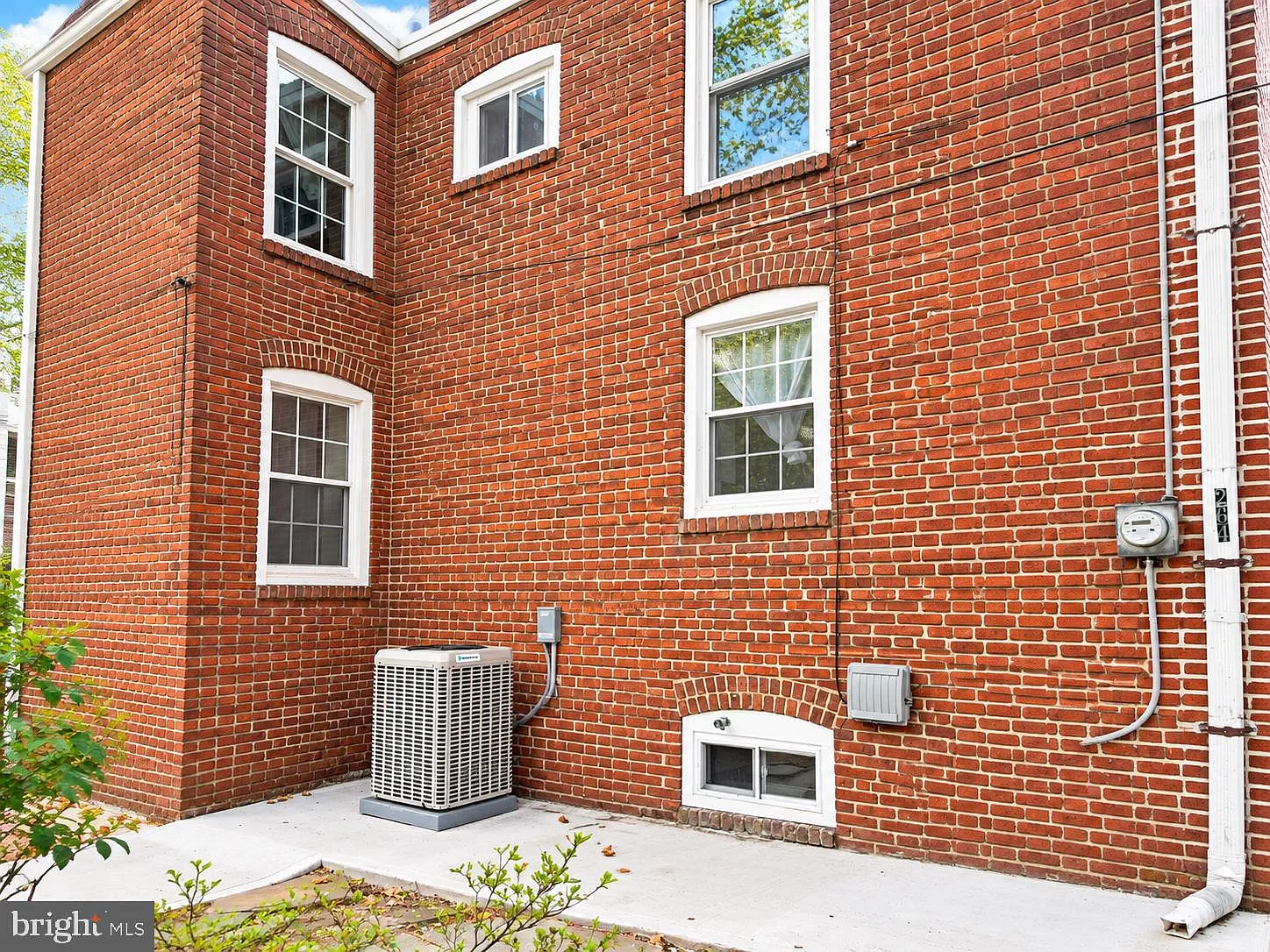 3 bed, 1.5 bath, 1140 sqft, $2,500 — Photo 3