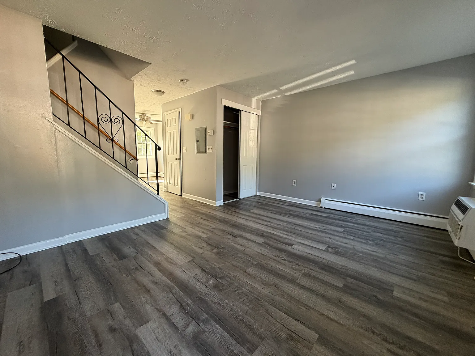 2 bed, 1.5 bath, 1200 sqft, $1,945 — Photo 3