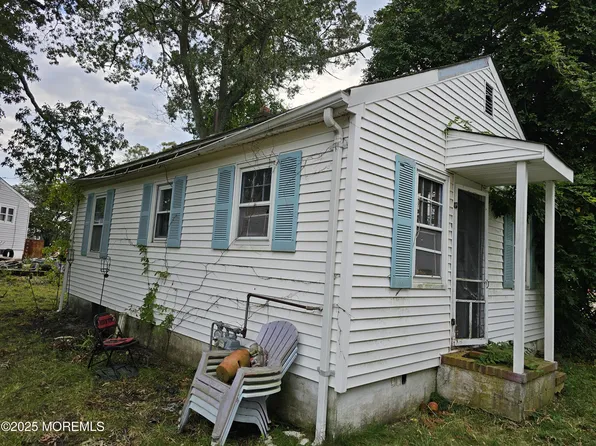 37 Harbor View Lane, Toms River, NJ 08753