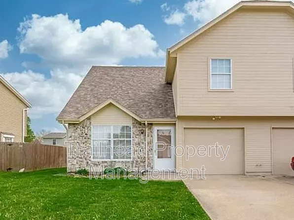 1113 Dean Dr, Grain Valley, MO 64029