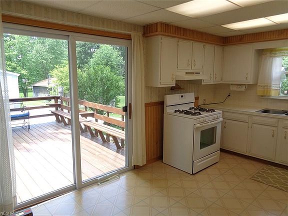 4th image of 4020 Genevieve Blvd
