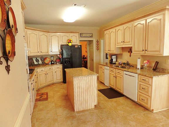 3rd image of 4025 Sharon Dr
