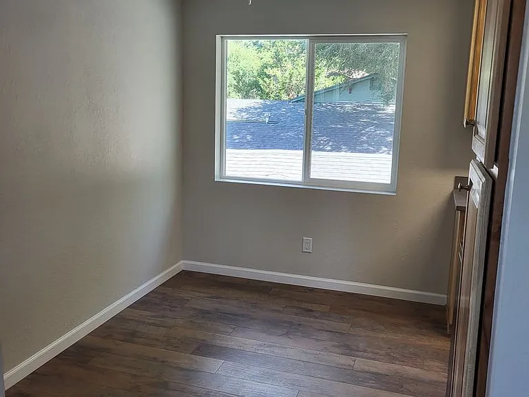 210 N Elden St — Photo 5