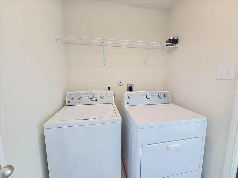 332 Lone Mountain Dr — Photo 21